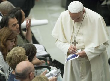 El Papa insta a los gobiernos a respetar los compromisos sobre medioambiente
