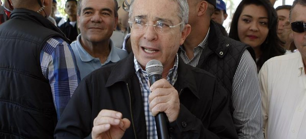 Uribe manifiesta a Clinton y a Trump su preocupación por el acuerdo de paz con las FARC