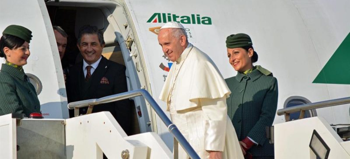 Papa Francisco llegó a Georgia para reunirse con feligreses