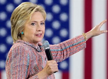 Clinton vuelve a la campaña porque «no hay un minuto que perder»