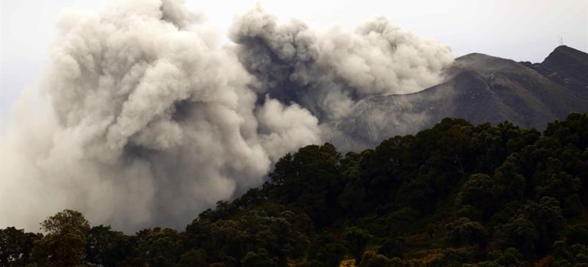 Volcán Turrialba en Costa Rica registró su erupciones más impetuosas
