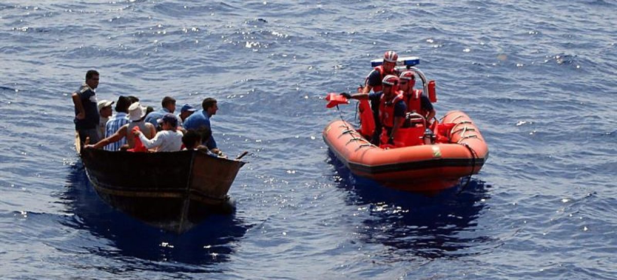 Guardia Costera de EE.UU. repatría a 142 cubanos interceptados en el mar