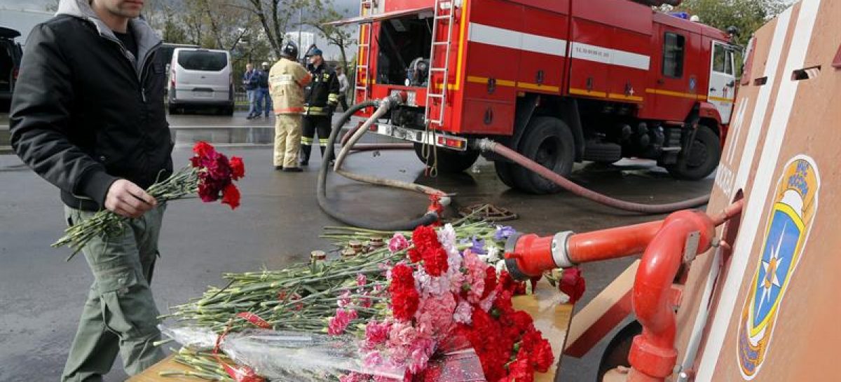 Murieron ocho bomberos en un incendio en Moscú