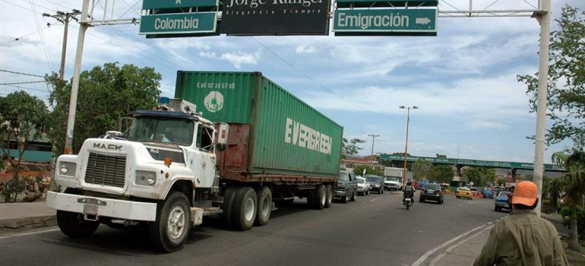 Venezuela y Colombia reactivaron el comercio con el paso de cargas en la frontera
