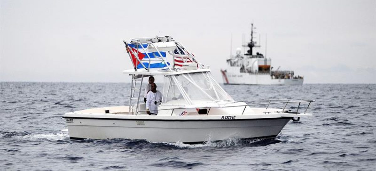 Guardia Costera busca a balseros cubanos que naufragaron en aguas de Estados Unidos