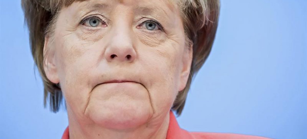 Merkel manda a los alemanes a viajar al exterior para comprender el mundo