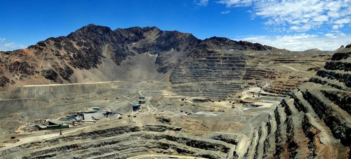 Trabajadores de una mina de Anglo American en Chile inician huelga