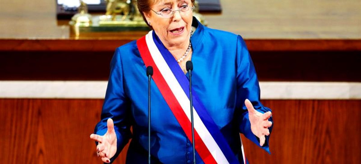 Bachelet llama a votar en las elecciones municipales de Chile