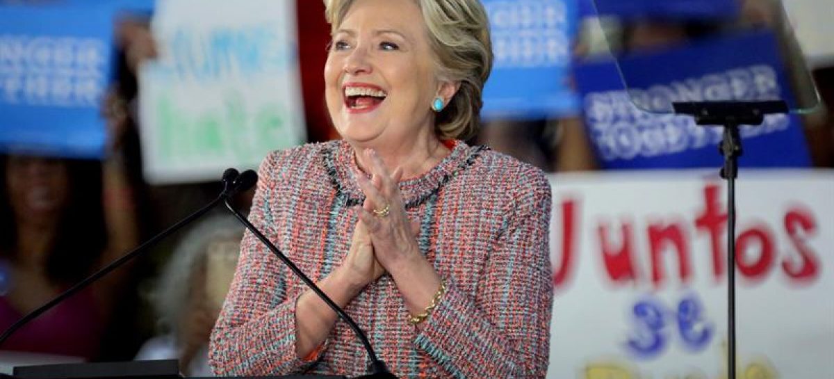 Clinton pide a votantes no confiarse porque la campaña es impredecible