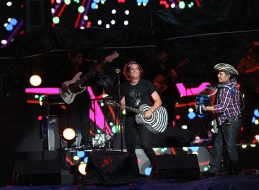 Carlos Vives, Prince Royce y Farruko cantarán en los Grammy Latino