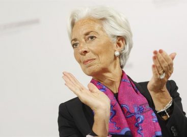 Lagarde aseguró que Pakistán dejó atrás crisis económica «severa»