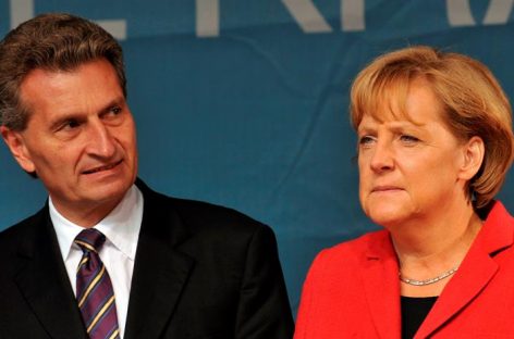 Merkel respaldó a Oettinger ante críticas por comentarios ofensivos