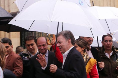 Santos se reunirá este lunes con todos los partidos tras la derrota en el plebiscito