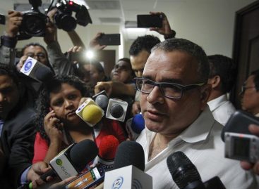 Vincularon con malversación al expresidente salvadoreño Funes