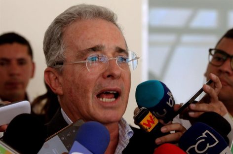 Uribe: Prefiero trabajar en acuerdo con las FARC que pelear con Santos
