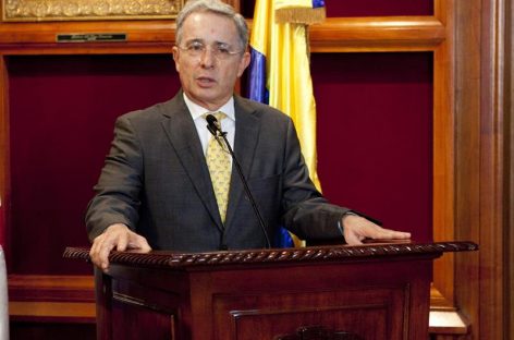 ELN pidió incluir a Álvaro Uribe en los diálogos de paz