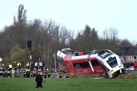 Un tren se descarriló en Holanda tras chocar con un camión
