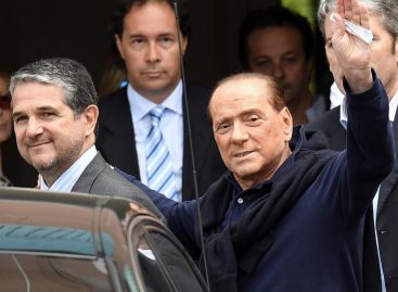 Berlusconi dispuesto a ser candidato, pide el «no» a Renzi