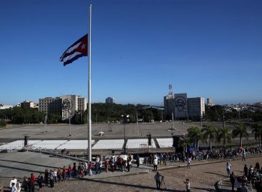 Raúl Castro presidió último relevo de la guardia de honor por su hermano