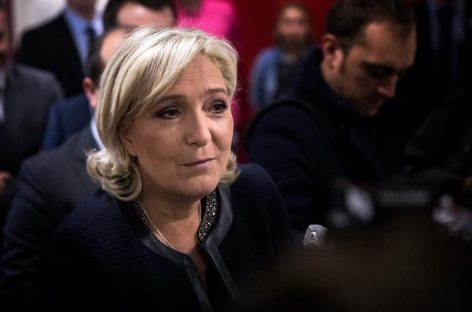 Le Pen dice que la renuncia de Hollande responde al fracaso de su mandato