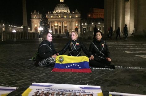 Protestan para que el Papa inste a la liberación de presos políticos venezolanos