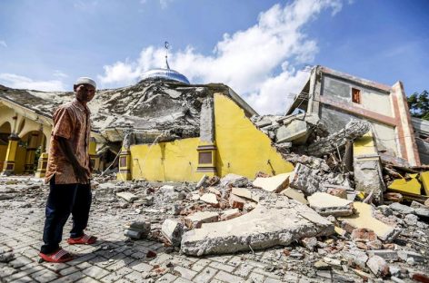 Al menos 92 muertos por seísmo de magnitud 6,5 en Indonesia