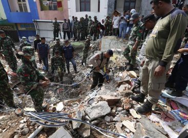 Muertos en el terremoto en Indonesia superan el centenar