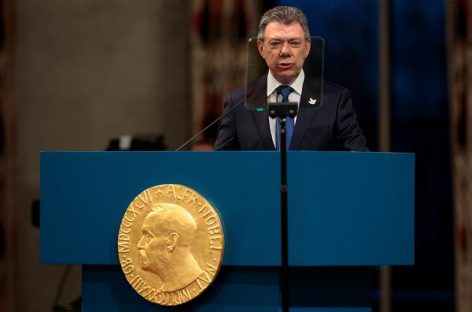 Santos llamó a construir una paz estable al recibir el Nobel