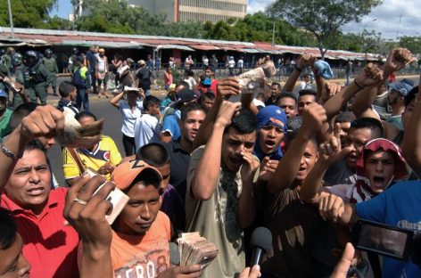 Comerciantes venezolanos piden vigencia del billete de 100