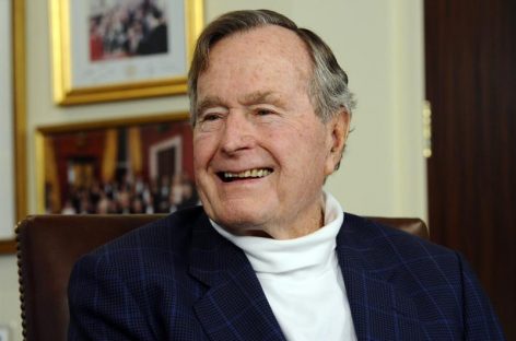 Bush padre dejó la unidad de cuidados intensivos y su mujer fue dada de alta