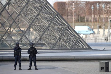 Agresor del Louvre confirmó su identidad en los interrogatorios policiales