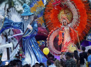 El Carnaval de Panamá no descansa, con reinas y fiestas mojadas