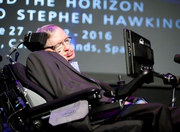 Stephen Hawking criticó fuertemente al laborista Jeremy Corbyn