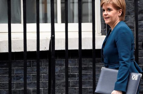 Sturgeon no descarta otro referéndum sobre independencia de Escocia