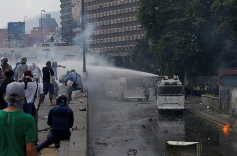 Denuncian abuso policial hacia manifestantes opositores en Venezuela