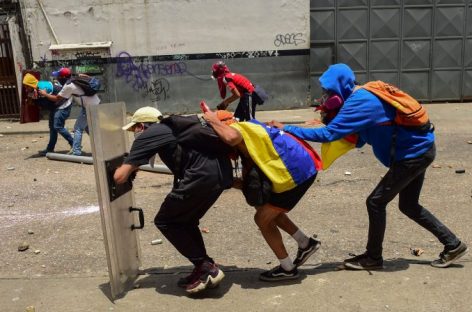 ¿Quién cederá? Chavismo y oposición apuestan al desgaste del rival en Venezuela