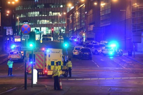 May condenó el horrible atentado terrorista en Manchester