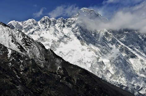 Tres alpinistas murieron en el Everest y uno está desaparecido