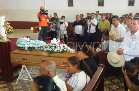 Familiares y amigos despiden en emotivo acto al trovador Frank Gutiérrez (Fotos y Video)