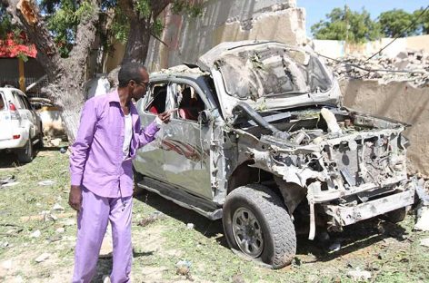 17 personas murieron tras atentado con coche bomba en Somalia
