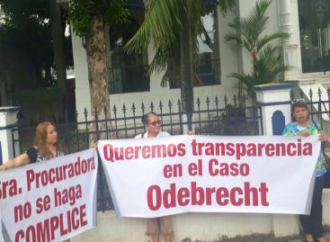 Protestan en la Procuraduría contra la corrupción y retrasos en Odebrecht