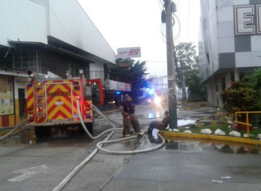 Investigan causa del incendio en Centro Comercial Los Pueblos