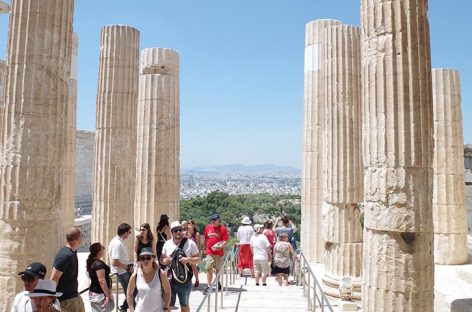 Turismo en Grecia batió récord de llegadas pero es inaccesible para muchos griegos