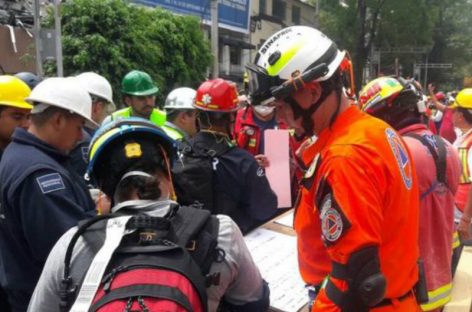 Rescatistas panameños se trasladan a Morelos para participar en labores de búsqueda