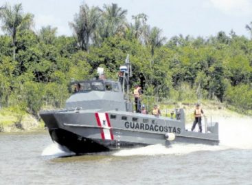 Dos militares peruanos desaparecieron en un río tras chocar su embarcación