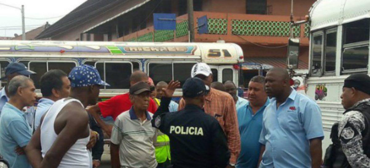 Transportistas protestaron contra resolución que permite a MiBus operar en Colón
