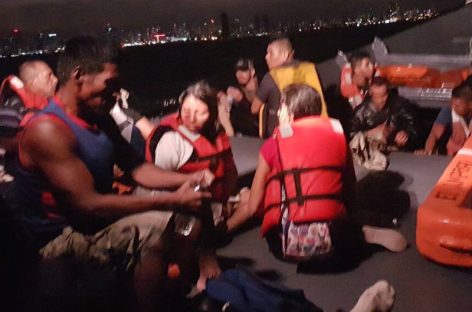 Una desaparecida y 29 rescatados tras naufragio en la Bahía de Panamá