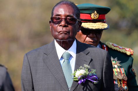 Mugabe presidió un acto en su primera aparición pública tras el golpe