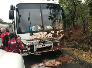 Transporte escolar se salió de la vía en Veraguas