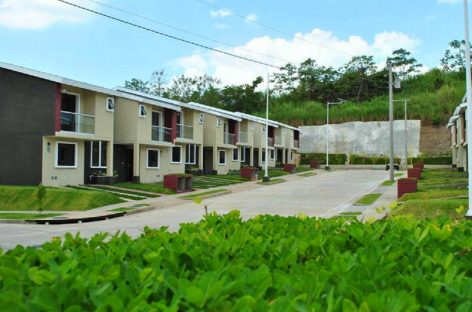 Ex grandeliga Sammy Sosa entrega esta semana primera casa construida en Panamá
